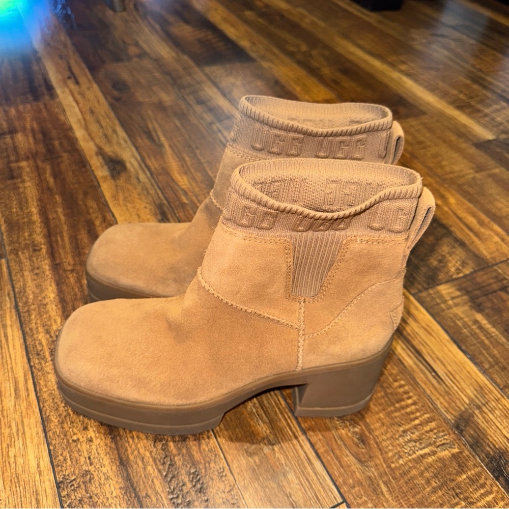 Ugg Moxy Chelsea View 3